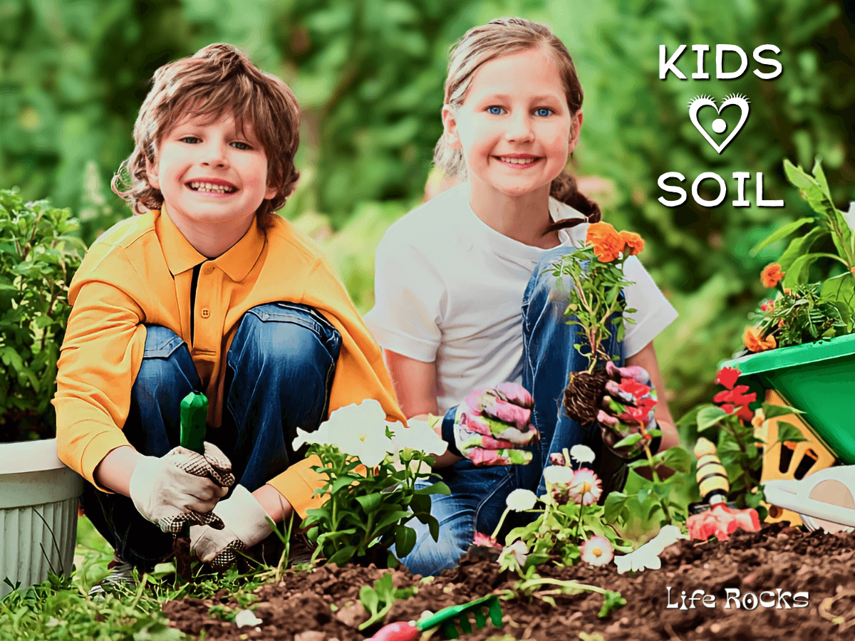 Kids learn about Soil
